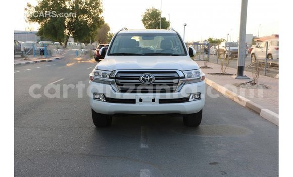 Nunua Imported Toyota Land Cruiser Nyeupe Gari ndani ya Import - Dubai nchini Arusha Nunua Imported Toyota Land Cruiser Nyeupe Gari ndani ya Import - Dubai nchini Arusha