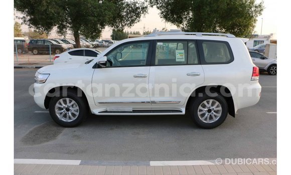 Nunua Imported Toyota Land Cruiser Nyeupe Gari ndani ya Import - Dubai nchini Arusha Nunua Imported Toyota Land Cruiser Nyeupe Gari ndani ya Import - Dubai nchini Arusha