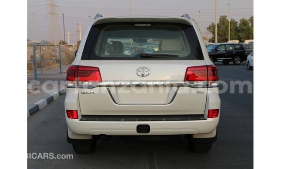 Nunua Imported Toyota Land Cruiser Nyeupe Gari ndani ya Import - Dubai nchini Arusha Nunua Imported Toyota Land Cruiser Nyeupe Gari ndani ya Import - Dubai nchini Arusha