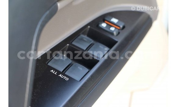 Nunua Imported Toyota Land Cruiser Nyeupe Gari ndani ya Import - Dubai nchini Arusha Nunua Imported Toyota Land Cruiser Nyeupe Gari ndani ya Import - Dubai nchini Arusha