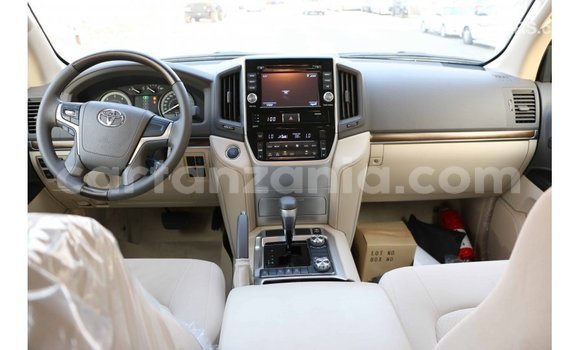 Nunua Imported Toyota Land Cruiser Nyeupe Gari ndani ya Import - Dubai nchini Arusha Nunua Imported Toyota Land Cruiser Nyeupe Gari ndani ya Import - Dubai nchini Arusha