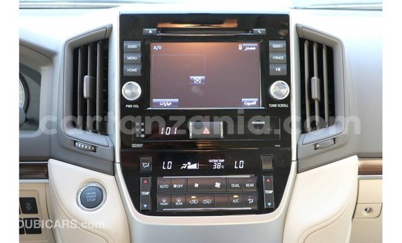 Nunua Imported Toyota Land Cruiser Nyeupe Gari ndani ya Import - Dubai nchini Arusha Nunua Imported Toyota Land Cruiser Nyeupe Gari ndani ya Import - Dubai nchini Arusha