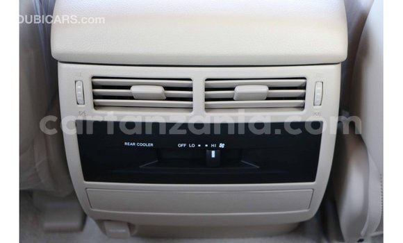 Nunua Imported Toyota Land Cruiser Nyeupe Gari ndani ya Import - Dubai nchini Arusha Nunua Imported Toyota Land Cruiser Nyeupe Gari ndani ya Import - Dubai nchini Arusha