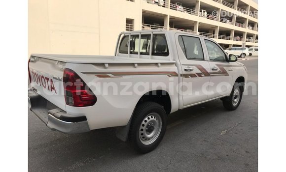 Nunua Imported Toyota Hilux Nyeupe Gari ndani ya Import - Dubai nchini Arusha Nunua Imported Toyota Hilux Nyeupe Gari ndani ya Import - Dubai nchini Arusha