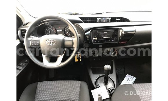 Nunua Imported Toyota Hilux Nyeupe Gari ndani ya Import - Dubai nchini Arusha Nunua Imported Toyota Hilux Nyeupe Gari ndani ya Import - Dubai nchini Arusha