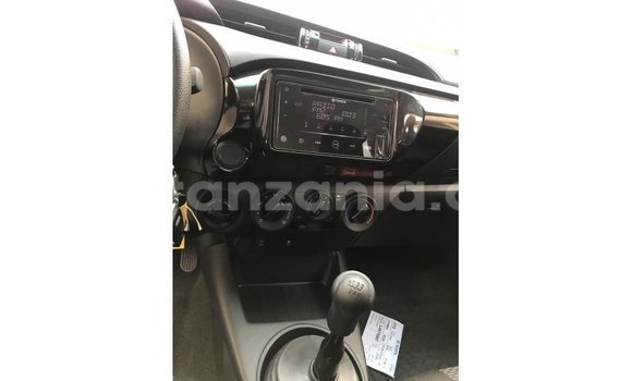 Nunua Imported Toyota Hilux Nyeupe Gari ndani ya Import - Dubai nchini Arusha Nunua Imported Toyota Hilux Nyeupe Gari ndani ya Import - Dubai nchini Arusha
