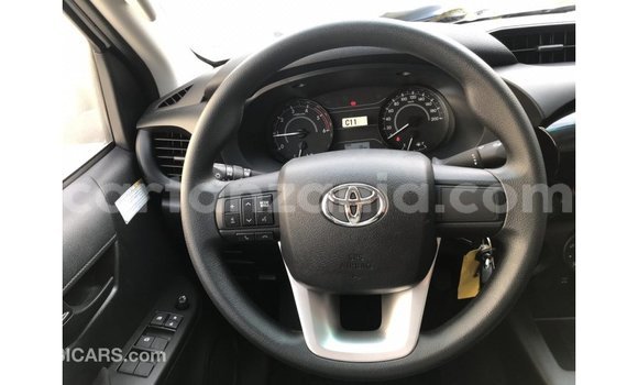 Nunua Imported Toyota Hilux Nyeupe Gari ndani ya Import - Dubai nchini Arusha Nunua Imported Toyota Hilux Nyeupe Gari ndani ya Import - Dubai nchini Arusha