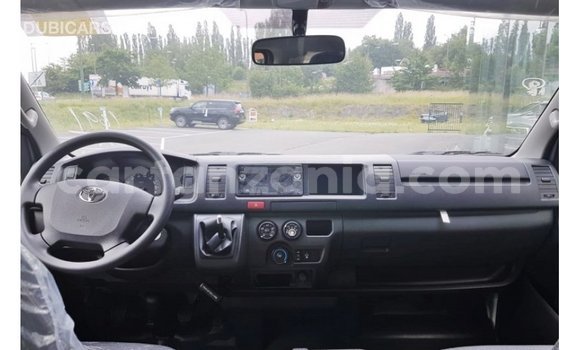 Nunua Imported Toyota Hiace Nyeupe Gari ndani ya Import - Dubai nchini Arusha Nunua Imported Toyota Hiace Nyeupe Gari ndani ya Import - Dubai nchini Arusha