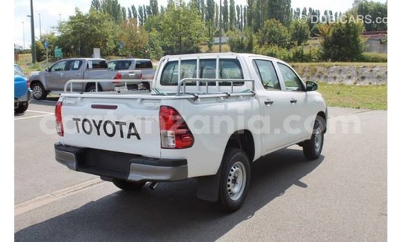 Nunua Imported Toyota Hilux Nyeupe Gari ndani ya Import - Dubai nchini Arusha Nunua Imported Toyota Hilux Nyeupe Gari ndani ya Import - Dubai nchini Arusha