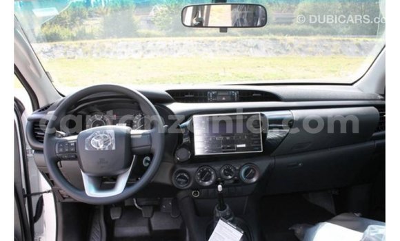 Nunua Imported Toyota Hilux Nyeupe Gari ndani ya Import - Dubai nchini Arusha Nunua Imported Toyota Hilux Nyeupe Gari ndani ya Import - Dubai nchini Arusha
