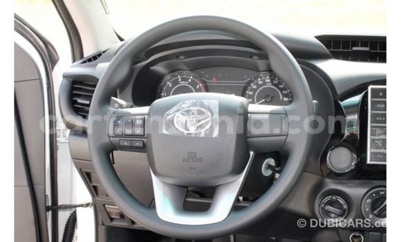 Nunua Imported Toyota Hilux Nyeupe Gari ndani ya Import - Dubai nchini Arusha Nunua Imported Toyota Hilux Nyeupe Gari ndani ya Import - Dubai nchini Arusha