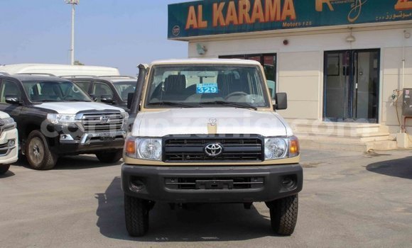 Nunua Imported Toyota Land Cruiser Beige Gari ndani ya Import - Dubai nchini Arusha Nunua Imported Toyota Land Cruiser Beige Gari ndani ya Import - Dubai nchini Arusha