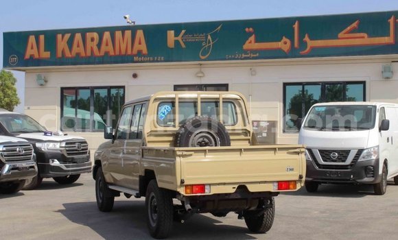 Nunua Imported Toyota Land Cruiser Beige Gari ndani ya Import - Dubai nchini Arusha Nunua Imported Toyota Land Cruiser Beige Gari ndani ya Import - Dubai nchini Arusha