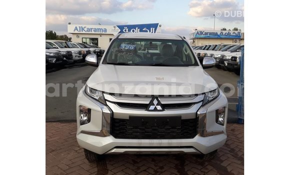 Buy Import Mitsubishi L200 White Car in Import - Dubai in Arusha Buy Import Mitsubishi L200 White Car in Import - Dubai in Arusha