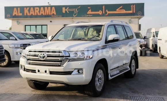 Nunua Imported Toyota Land Cruiser Nyeupe Gari ndani ya Import - Dubai nchini Arusha Nunua Imported Toyota Land Cruiser Nyeupe Gari ndani ya Import - Dubai nchini Arusha