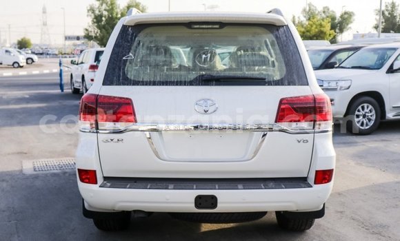 Nunua Imported Toyota Land Cruiser Nyeupe Gari ndani ya Import - Dubai nchini Arusha Nunua Imported Toyota Land Cruiser Nyeupe Gari ndani ya Import - Dubai nchini Arusha