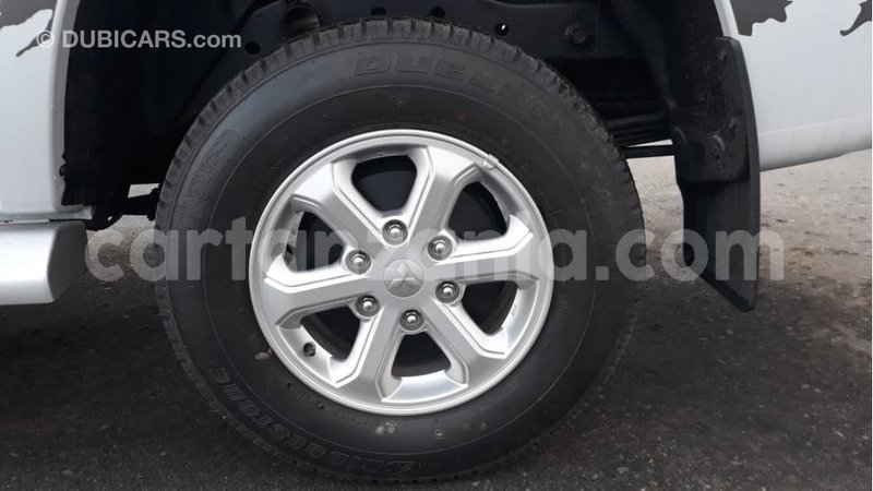 Big with watermark mitsubishi l200 arusha import dubai 8276