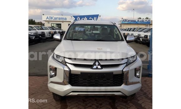 Buy Import Mitsubishi L200 White Car in Import - Dubai in Arusha Buy Import Mitsubishi L200 White Car in Import - Dubai in Arusha