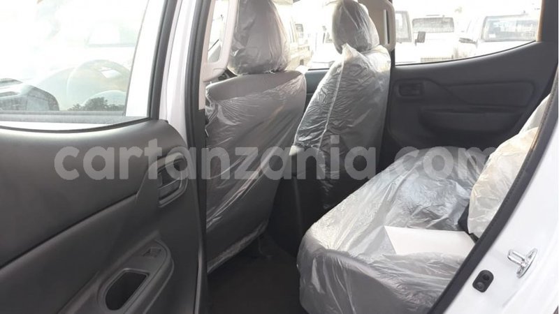 Big with watermark mitsubishi l200 arusha import dubai 8277