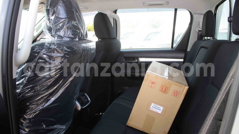 Big with watermark toyota hilux arusha import dubai 8280