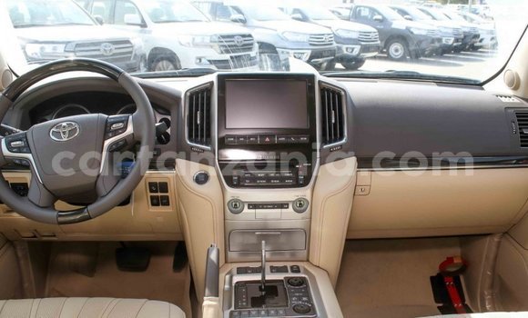 Buy Import Toyota Land Cruiser White Car in Import - Dubai in Arusha Buy Import Toyota Land Cruiser White Car in Import - Dubai in Arusha