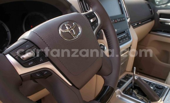 Buy Import Toyota Land Cruiser White Car in Import - Dubai in Arusha Buy Import Toyota Land Cruiser White Car in Import - Dubai in Arusha