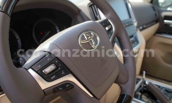 Buy Import Toyota Land Cruiser White Car in Import - Dubai in Arusha Buy Import Toyota Land Cruiser White Car in Import - Dubai in Arusha