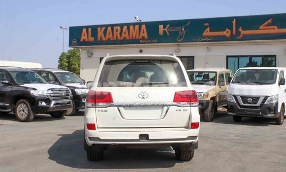 Buy Import Toyota Land Cruiser White Car in Import - Dubai in Arusha Buy Import Toyota Land Cruiser White Car in Import - Dubai in Arusha