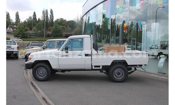 Buy Import Toyota Land Cruiser White Car in Import - Dubai in Arusha Buy Import Toyota Land Cruiser White Car in Import - Dubai in Arusha