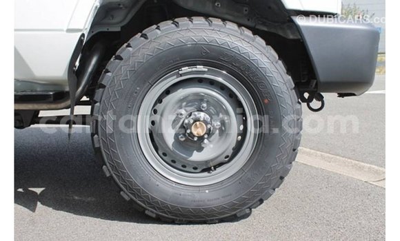 Buy Import Toyota Land Cruiser White Car in Import - Dubai in Arusha Buy Import Toyota Land Cruiser White Car in Import - Dubai in Arusha