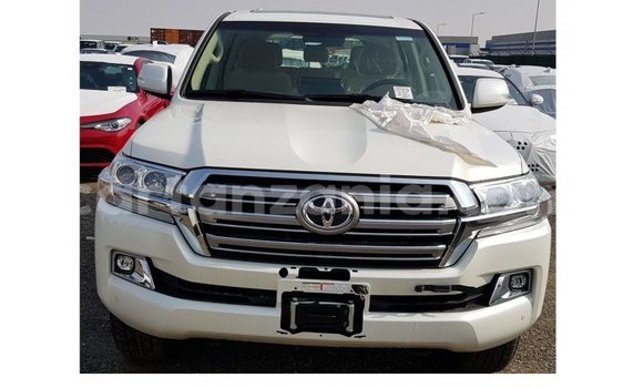 Buy Import Toyota Land Cruiser White Car in Import - Dubai in Arusha Buy Import Toyota Land Cruiser White Car in Import - Dubai in Arusha