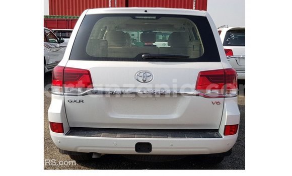 Buy Import Toyota Land Cruiser White Car in Import - Dubai in Arusha Buy Import Toyota Land Cruiser White Car in Import - Dubai in Arusha