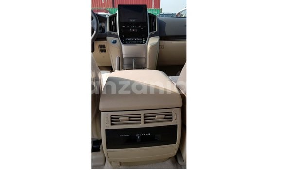 Buy Import Toyota Land Cruiser White Car in Import - Dubai in Arusha Buy Import Toyota Land Cruiser White Car in Import - Dubai in Arusha