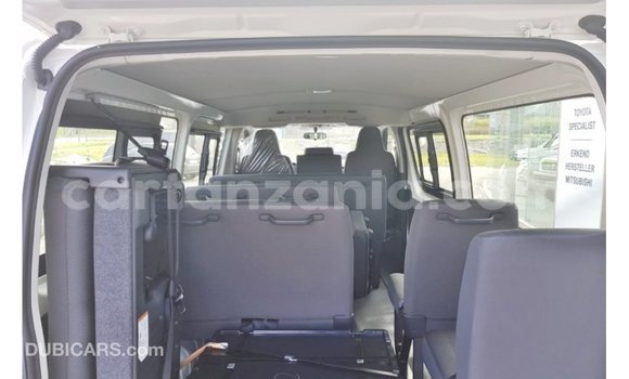 Nunua Imported Toyota Hiace Nyeupe Gari ndani ya Import - Dubai nchini Arusha Nunua Imported Toyota Hiace Nyeupe Gari ndani ya Import - Dubai nchini Arusha