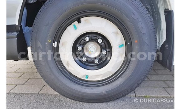 Nunua Imported Toyota Hiace Nyeupe Gari ndani ya Import - Dubai nchini Arusha Nunua Imported Toyota Hiace Nyeupe Gari ndani ya Import - Dubai nchini Arusha
