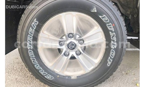 Nunua Imported Toyota Land Cruiser Nyeusi Gari ndani ya Import - Dubai nchini Arusha Nunua Imported Toyota Land Cruiser Nyeusi Gari ndani ya Import - Dubai nchini Arusha