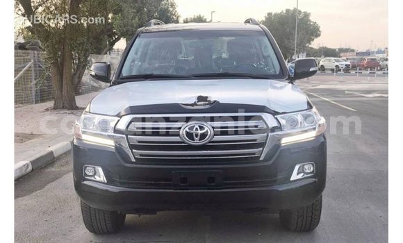 Nunua Imported Toyota Land Cruiser Nyeusi Gari ndani ya Import - Dubai nchini Arusha Nunua Imported Toyota Land Cruiser Nyeusi Gari ndani ya Import - Dubai nchini Arusha