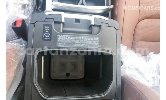 Nunua Imported Toyota Land Cruiser Nyeusi Gari ndani ya Import - Dubai nchini Arusha Nunua Imported Toyota Land Cruiser Nyeusi Gari ndani ya Import - Dubai nchini Arusha