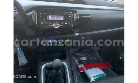 Nunua Imported Toyota Hilux Nyeusi Gari ndani ya Import - Dubai nchini Arusha Nunua Imported Toyota Hilux Nyeusi Gari ndani ya Import - Dubai nchini Arusha