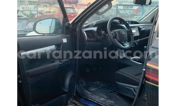 Nunua Imported Toyota Hilux Nyeusi Gari ndani ya Import - Dubai nchini Arusha Nunua Imported Toyota Hilux Nyeusi Gari ndani ya Import - Dubai nchini Arusha