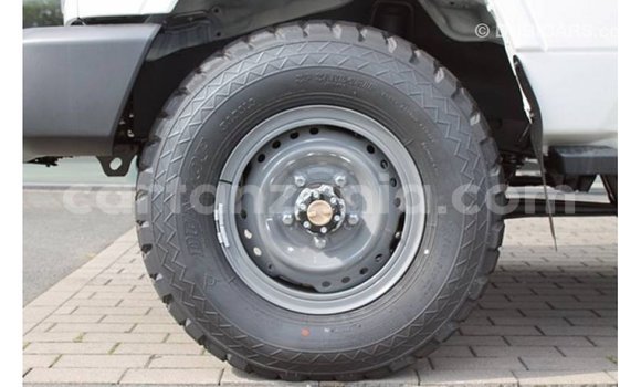 Nunua Imported Toyota Land Cruiser Nyeupe Gari ndani ya Import - Dubai nchini Arusha Nunua Imported Toyota Land Cruiser Nyeupe Gari ndani ya Import - Dubai nchini Arusha