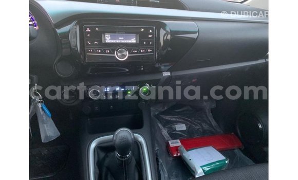 Nunua Imported Toyota Hilux Nyeusi Gari ndani ya Import - Dubai nchini Arusha Nunua Imported Toyota Hilux Nyeusi Gari ndani ya Import - Dubai nchini Arusha