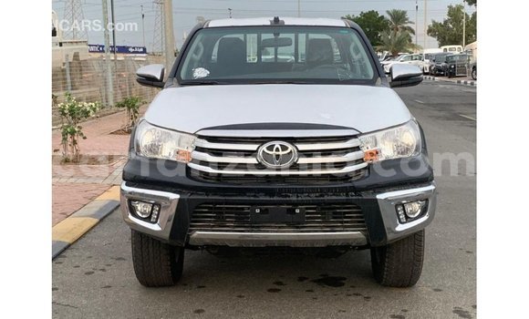 Nunua Imported Toyota Hilux Nyeusi Gari ndani ya Import - Dubai nchini Arusha Nunua Imported Toyota Hilux Nyeusi Gari ndani ya Import - Dubai nchini Arusha