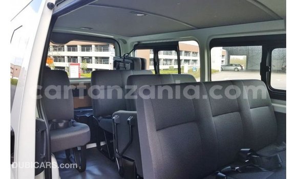 Nunua Imported Toyota Hiace Nyeupe Gari ndani ya Import - Dubai nchini Arusha Nunua Imported Toyota Hiace Nyeupe Gari ndani ya Import - Dubai nchini Arusha