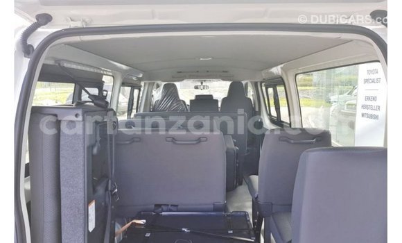 Nunua Imported Toyota Hiace Nyeupe Gari ndani ya Import - Dubai nchini Arusha Nunua Imported Toyota Hiace Nyeupe Gari ndani ya Import - Dubai nchini Arusha