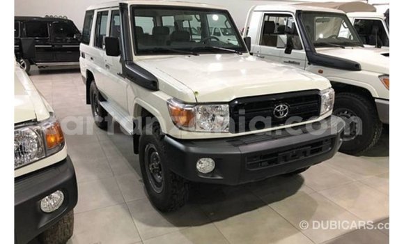 Nunua Imported Toyota Land Cruiser Nyeupe Gari ndani ya Import - Dubai nchini Arusha Nunua Imported Toyota Land Cruiser Nyeupe Gari ndani ya Import - Dubai nchini Arusha