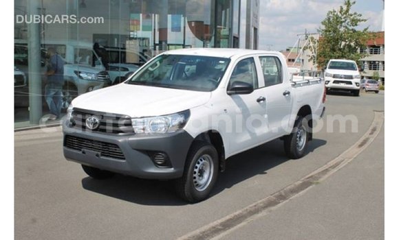 Nunua Imported Toyota Hilux Nyeupe Gari ndani ya Import - Dubai nchini Arusha Nunua Imported Toyota Hilux Nyeupe Gari ndani ya Import - Dubai nchini Arusha