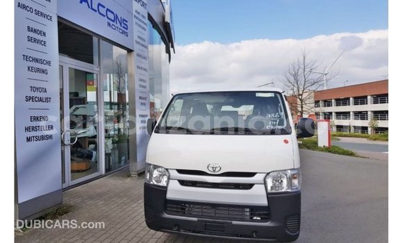 Nunua Imported Toyota Hiace Nyeupe Gari ndani ya Import - Dubai nchini Arusha Nunua Imported Toyota Hiace Nyeupe Gari ndani ya Import - Dubai nchini Arusha