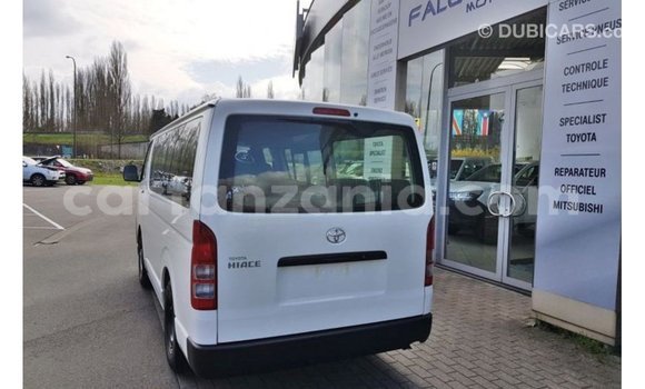 Nunua Imported Toyota Hiace Nyeupe Gari ndani ya Import - Dubai nchini Arusha Nunua Imported Toyota Hiace Nyeupe Gari ndani ya Import - Dubai nchini Arusha
