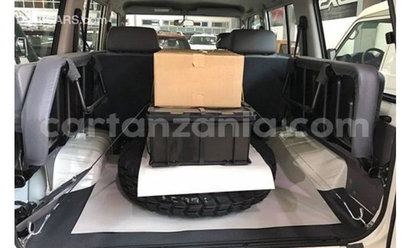 Nunua Imported Toyota Land Cruiser Nyeupe Gari ndani ya Import - Dubai nchini Arusha Nunua Imported Toyota Land Cruiser Nyeupe Gari ndani ya Import - Dubai nchini Arusha